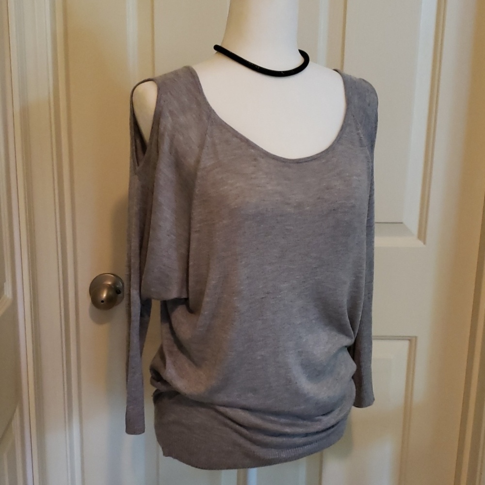 Light weight peekaboo back sweater.